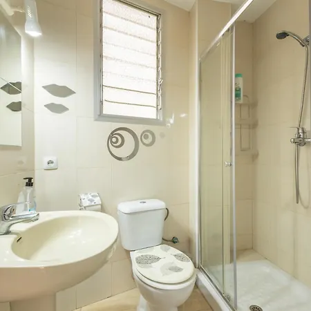 Duque Center Premium Suites, Free Parking Apartment *